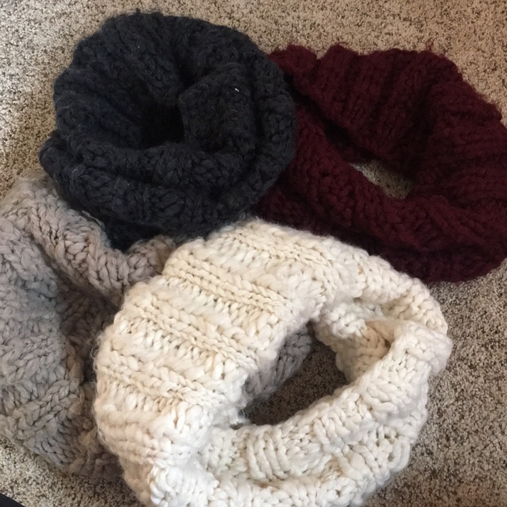 4 American Eagle knit scarfs